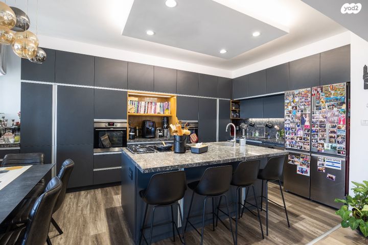 דירה, אברהם פררה, הולילנד, ירושלים