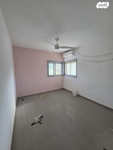 דו משפחתי, אירוס, שערי תקווה, שערי תקווה