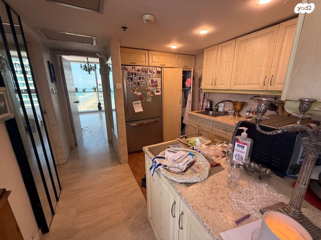 דירה, אלי לנדאו, הרצליה פיתוח, הרצליה