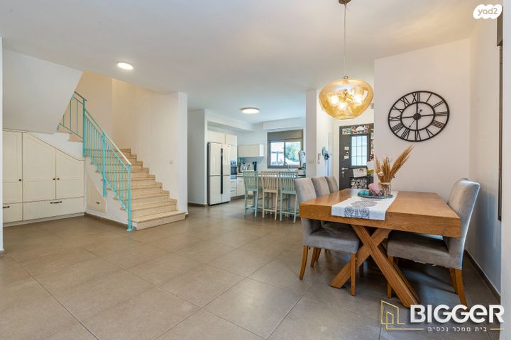 דו משפחתי, פרדס חנה כרכור