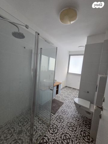 דו משפחתי, אירוס, שערי תקווה, שערי תקווה