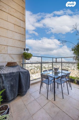 דירה, אברהם פררה, הולילנד, ירושלים