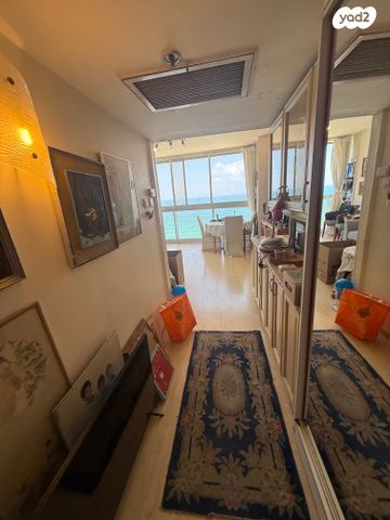 דירה, אלי לנדאו, הרצליה פיתוח, הרצליה