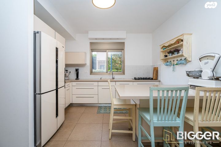 דו משפחתי, פרדס חנה כרכור