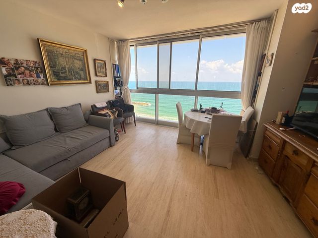 דירה, אלי לנדאו, הרצליה פיתוח, הרצליה