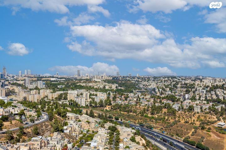 דירה, אברהם פררה, הולילנד, ירושלים