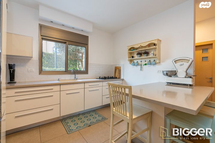 דו משפחתי, פרדס חנה כרכור