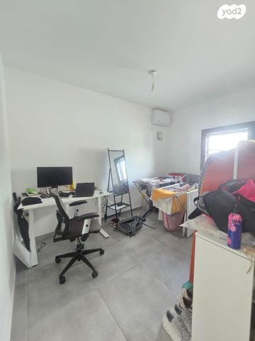 דירה, נתן אלתרמן, פסגות אפק, ראש העין