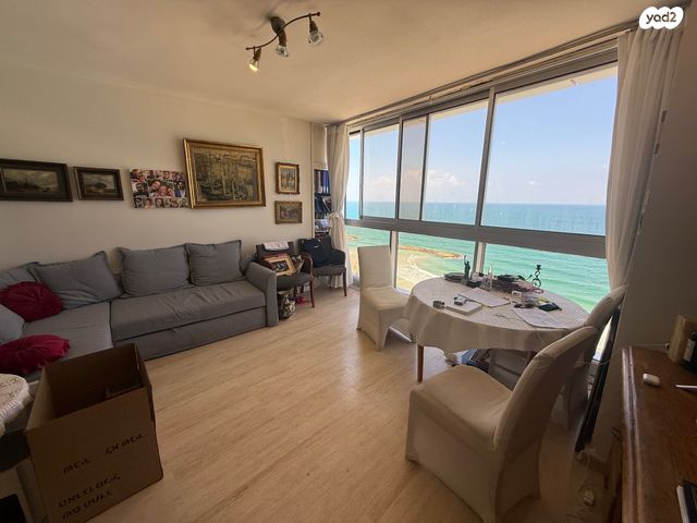 דירה, אלי לנדאו, הרצליה פיתוח, הרצליה