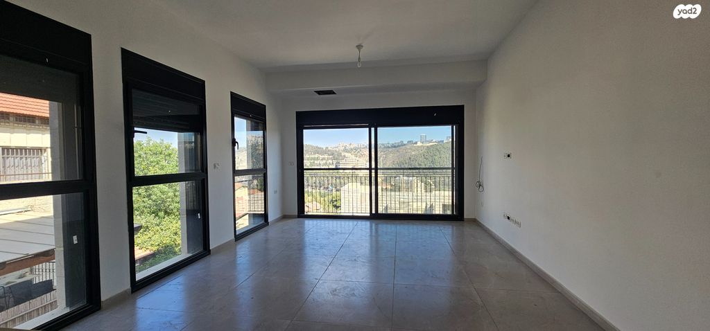 דירה, שכונה ט', מבשרת ציון