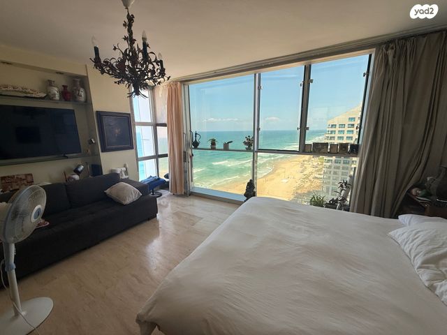 דירה, אלי לנדאו, הרצליה פיתוח, הרצליה