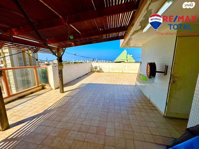 גג/ פנטהאוז, ברקן 22, תל גיבורים, חולון