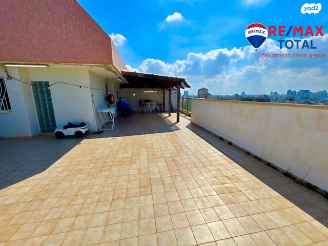 גג/ פנטהאוז, ברקן 22, תל גיבורים, חולון