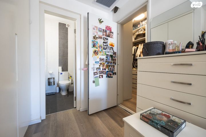 דירה, אברהם פררה, הולילנד, ירושלים