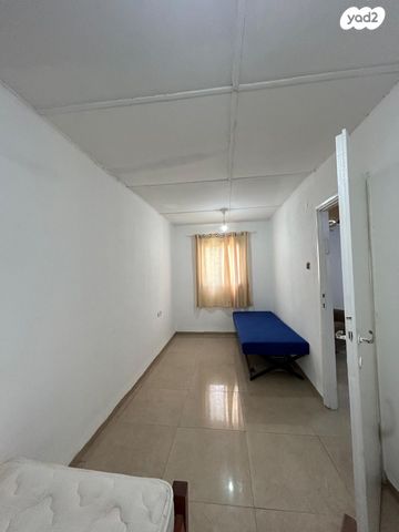 דו משפחתי, הרב עוזיאל, הראשונים, שלומי