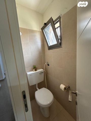 דו משפחתי, הרב עוזיאל, הראשונים, שלומי