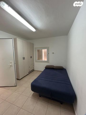 דו משפחתי, הרב עוזיאל, הראשונים, שלומי