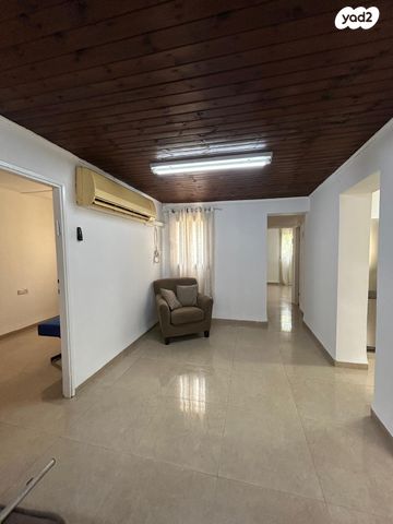 דו משפחתי, הרב עוזיאל, הראשונים, שלומי