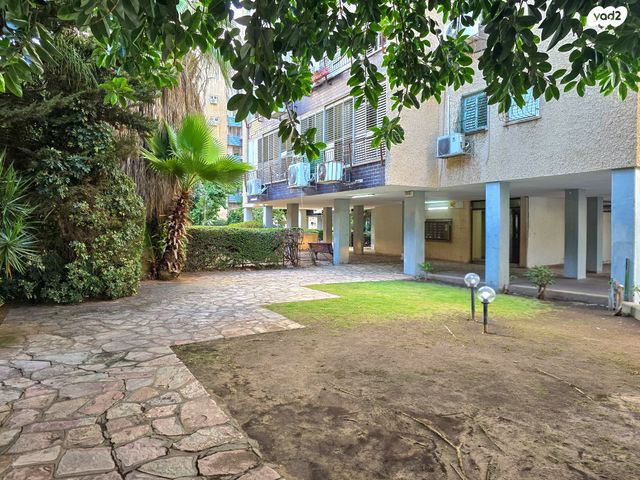 דירה, אנה פרנק, נאות יהודית ונווה ארזים, חולון