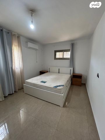 דו משפחתי, הרב עוזיאל, הראשונים, שלומי