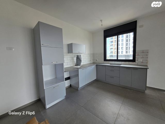 דירה, ראול ולנברג 33, רמת החייל, תל אביב יפו