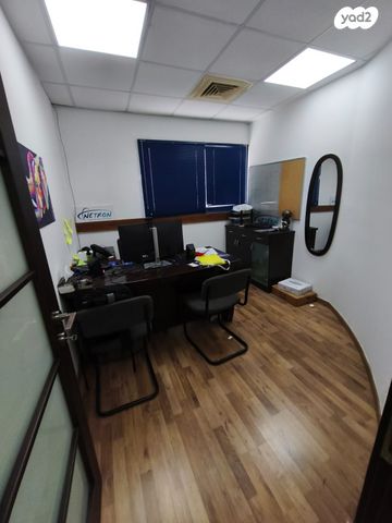 משרדים, המסילה, נשר