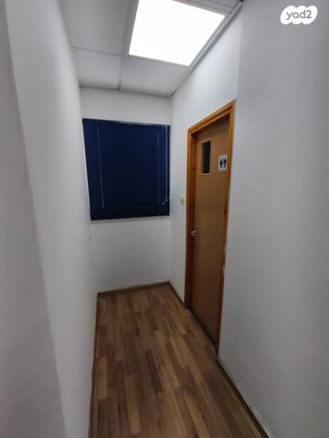 משרדים, המסילה, נשר