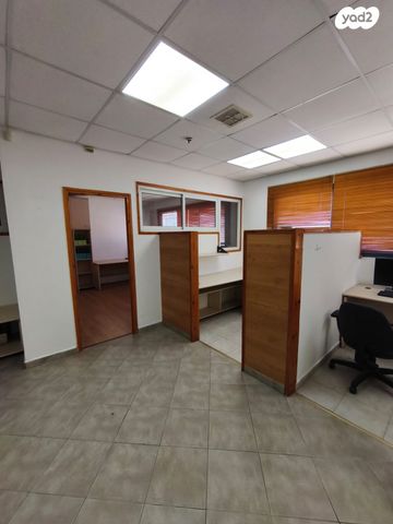 משרדים, המסילה, נשר