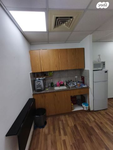 משרדים, המסילה, נשר