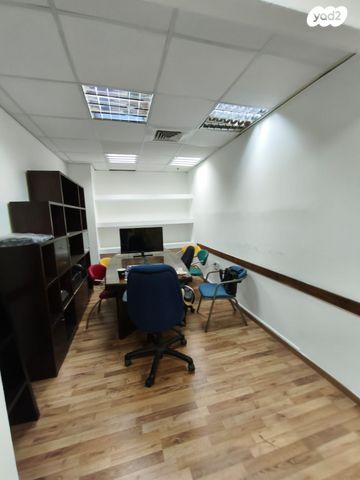 משרדים, המסילה, נשר