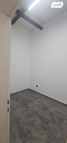 משרדים, הזית, כפר ביל"ו