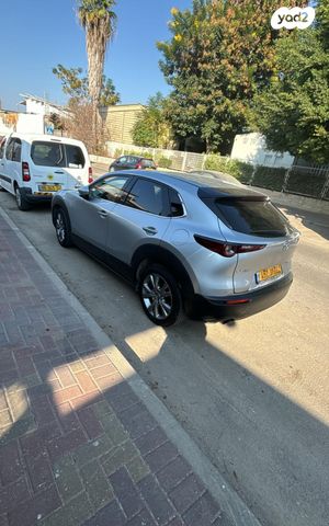 מודעת רכב מאזדה CX-30