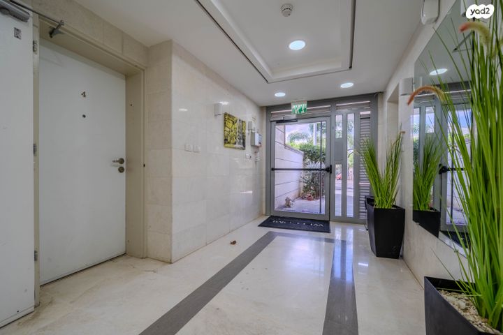 דירת גן, שוהם 5, אבני חן, חריש