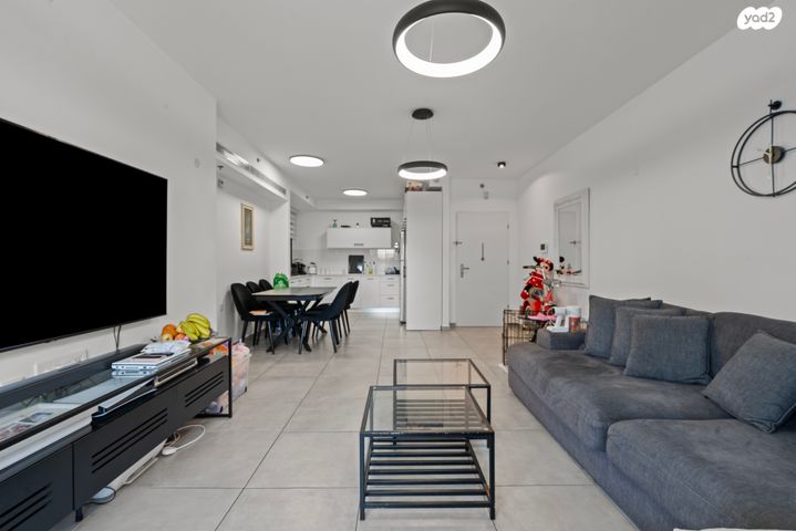 דירה, יעקב תמרי, חצרות המושבה, רחובות