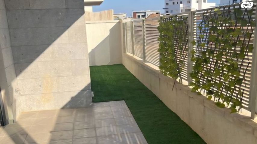 דירת גן, חיים הרצוג, גדרה הצעירה, גדרה