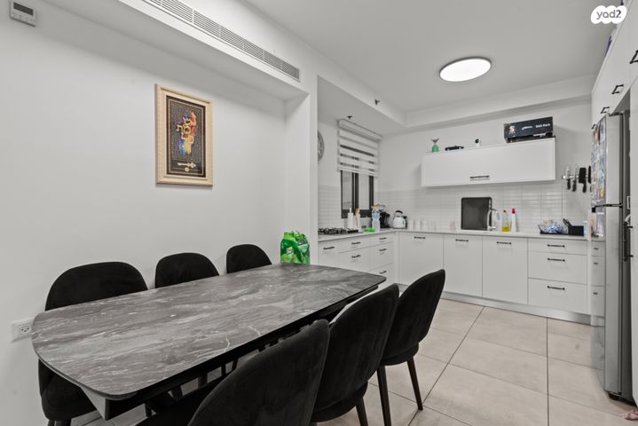 דירה, יעקב תמרי, חצרות המושבה, רחובות