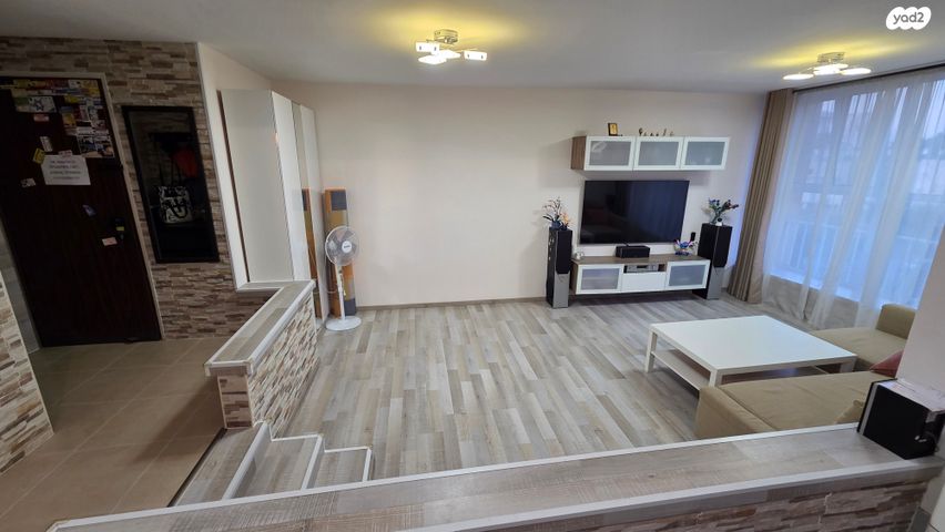 דירה, אהרון שקולניק, ג' / מרכז מזרח העיר, רחובות