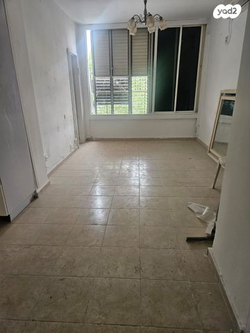 דירה, רחבעם זאבי, גרין ועם, חולון