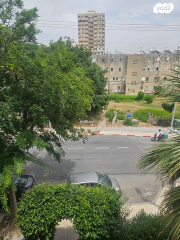 דירה, רחבעם זאבי, גרין ועם, חולון