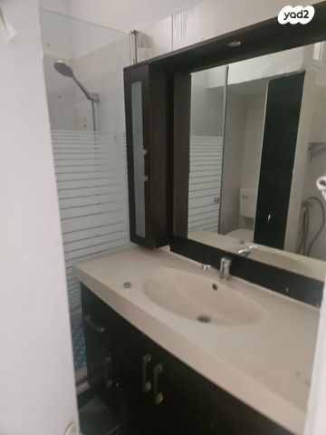 דירה, רחבעם זאבי, גרין ועם, חולון