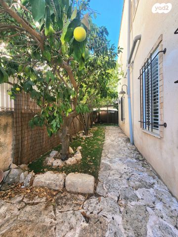 בית פרטי/ קוטג', הרב אלנקווה, נווה ברבור, כפר שלם מערב, תל אביב יפו