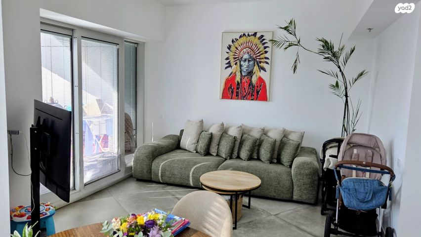 מונטיפיורי, הרכבת