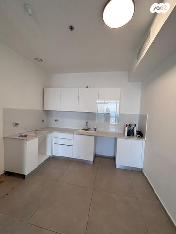 דירה, הרב ניסנבאום 37, בת ים