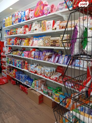 חנויות/ שטח מסחרי, רמת השרון