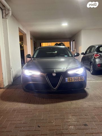 מודעת רכב אלפא רומיאו ג'וליה