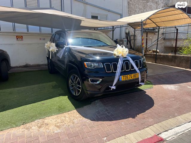 מודעת רכב ג'יפ גרנד צ'ירוקי