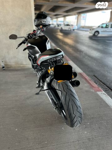 דוקאטי מונסטר 821