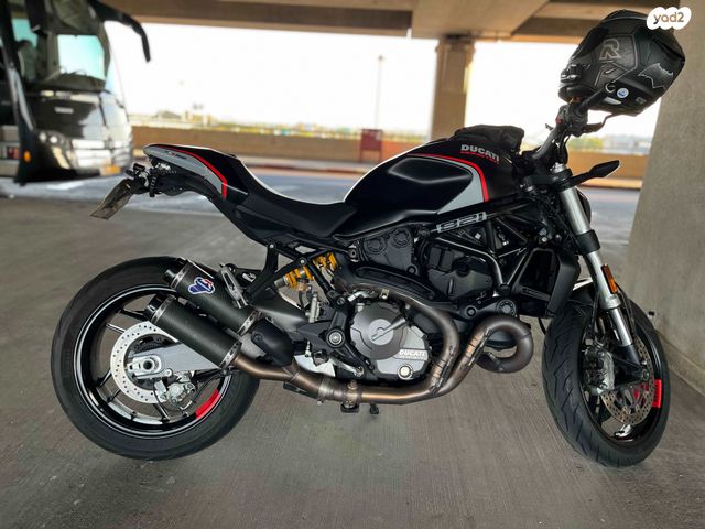דוקאטי מונסטר 821