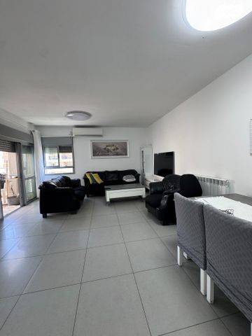 דירה, עמנואל זיסמן, חומת שמואל, הר חומה, ירושלים