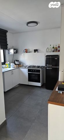 גג/ פנטהאוז, יוסי בנאי 77, פסגות אפק, ראש העין